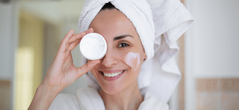 /on/demandware.static/-/Library-Sites-MultipharmaSharedLibrary/default/dw368f9f25/Home/Category Landing Pages/Anti aging/antiage-981x451-article-1-image-1.png
